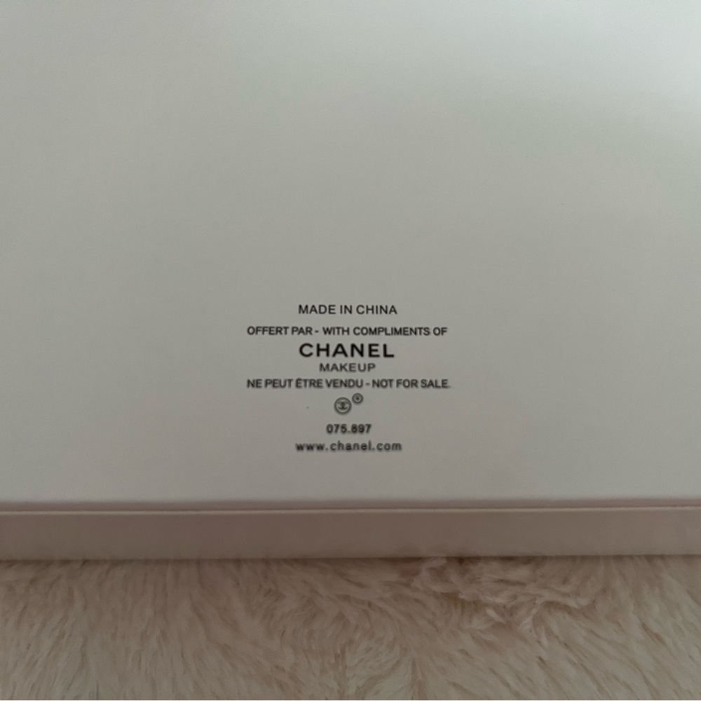 Chanel Les Beiges make up bag vanity case from Chanel Beauty - Picture 3 of 6